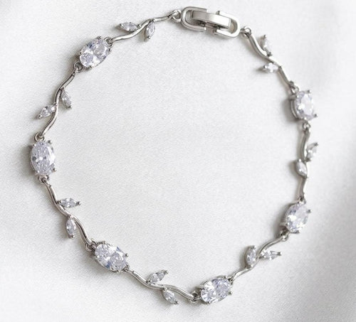 Tulip Crystal Bracelet – Elegant Floral Stone Bracelet for Women