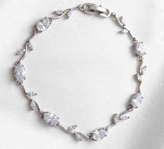 Tulip Crystal Bracelet – Elegant Floral Stone Bracelet for Women